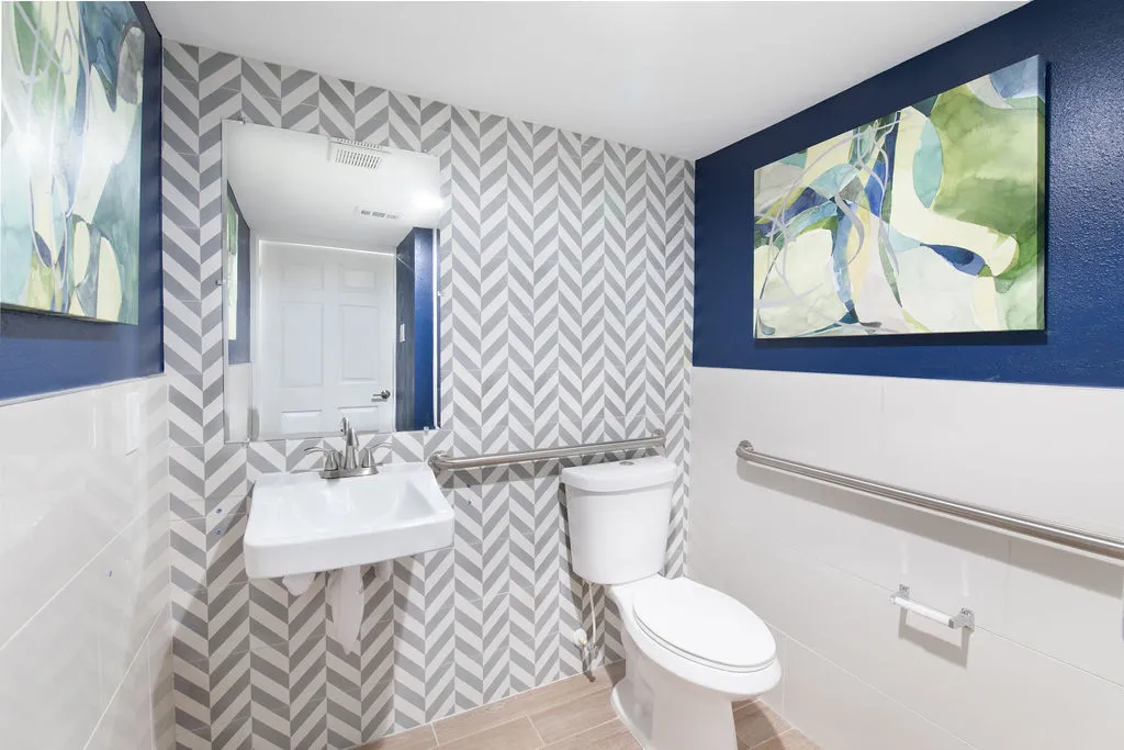 Catalina — Bathroom